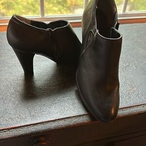 Rialto booties size 7